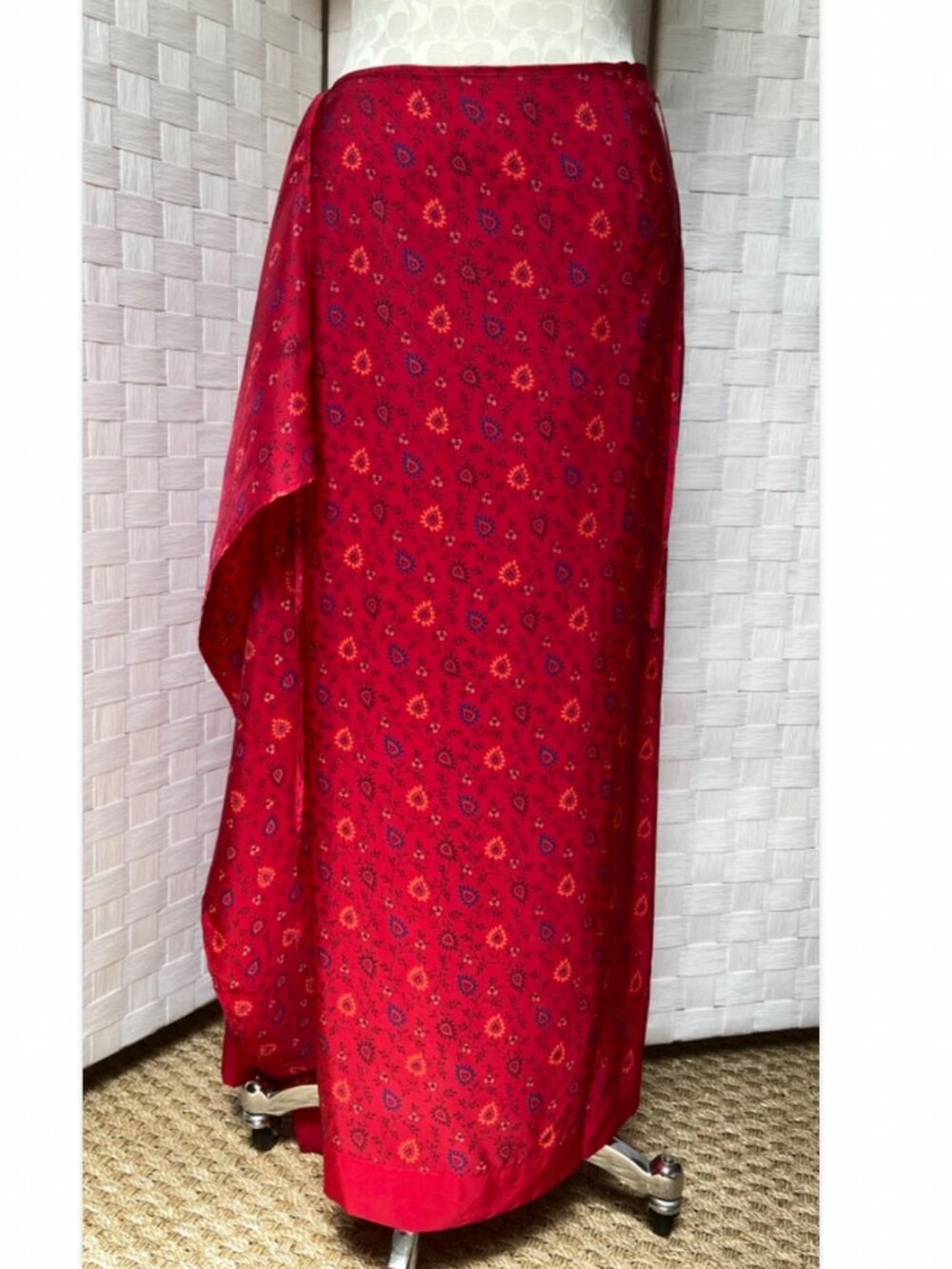 Vintage Express 100% Silk Floral Red Wrap Maxi Skirt Size 6 - Picture 13 of 15